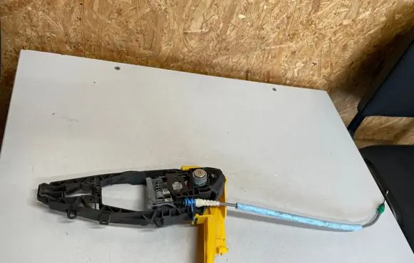 BMW 2 F44 Front door exterior handle/bracket 7474357 2642731