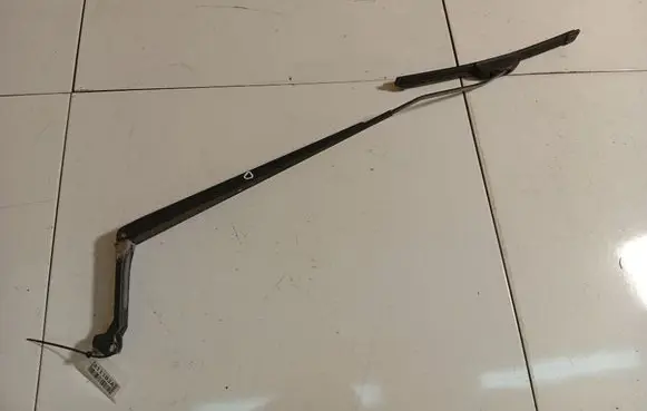 Mitsubishi Colt Front wiper blade arm 