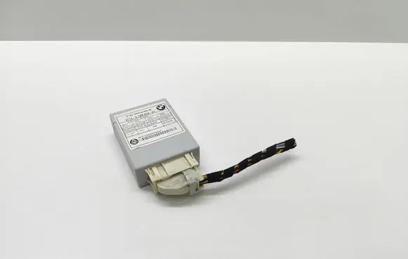 BMW 5 E60 E61 Air suspension control unit module (rear) 6769834 676983401 37146769834