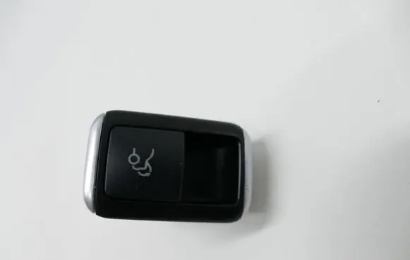 Mercedes-Benz E W212 Tailgate opening switch A2129059200