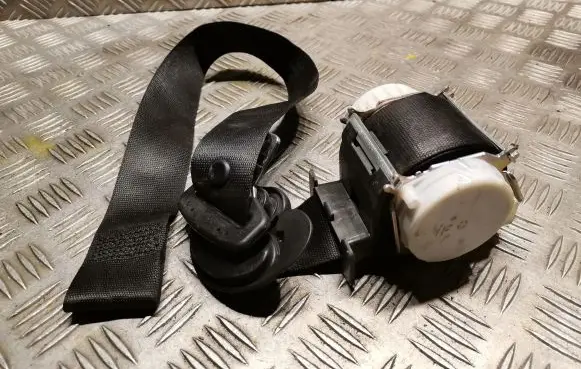 BMW 1 E81 E87 Front seatbelt 9138246
