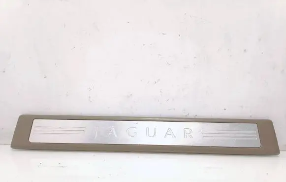 Jaguar XF X250 Front sill trim cover 8X2313200AF