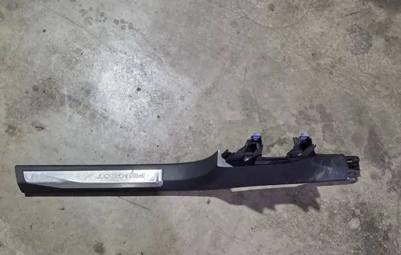 Front sill trim cover