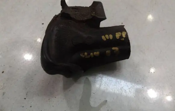 Renault Clio III Engine compartment rubber 8200303797