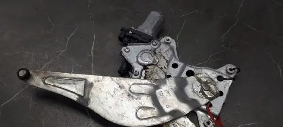 Suzuki Swift II Rear window lifting mechanism without motor