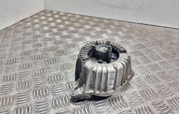Engine mount bracket