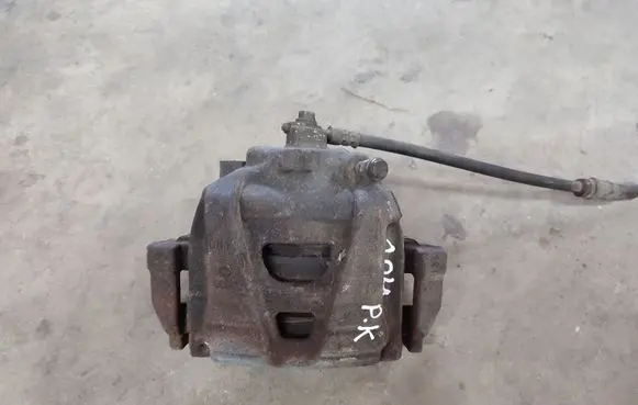 Volkswagen PASSAT B7 USA Front brake caliper