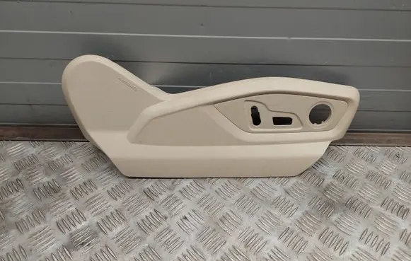 Audi Q7 4M Seat trim 4M0881326