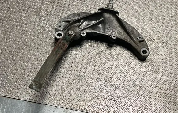 Opel Vivaro Gearbox mounting bracket 112332850R