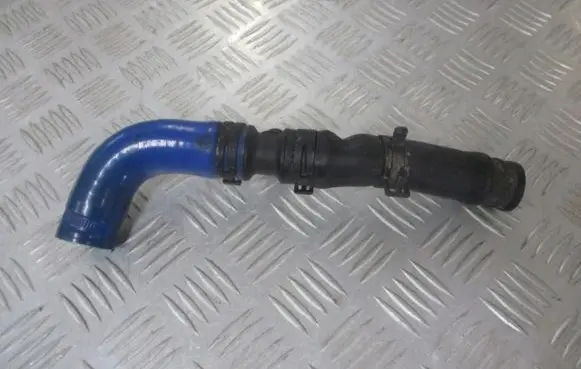 Audi A4 S4 B5 8D Engine coolant pipe/hose