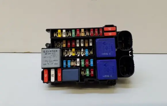 Renault Scenic III - Grand scenic III Fuse module 252360003 018013311 1801330