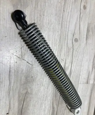 BMW 5 F10 F11 Tailgate/trunk/boot tension spring 6863272