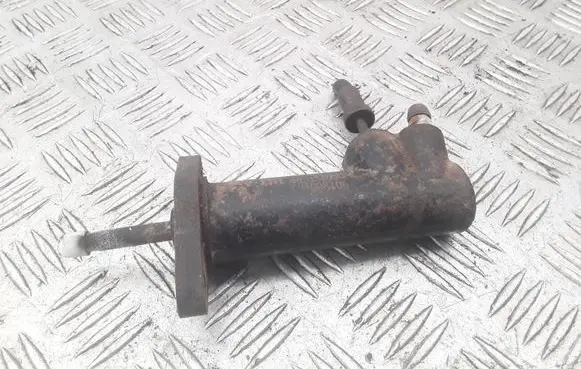 Volkswagen PASSAT B4 Clutch slave cylinder CH008106