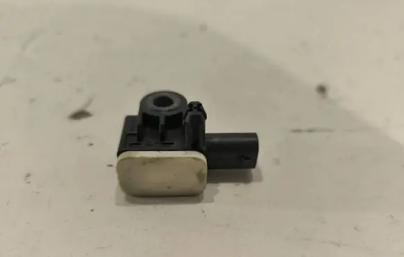 Mercedes-Benz CLA C117 X117 W117 Airbag deployment crash/impact sensor A1668210151 56054085AA 1588965