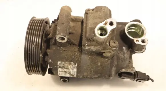 Volkswagen Golf VI Air conditioning (A/C) compressor (pump) 5N0820803A