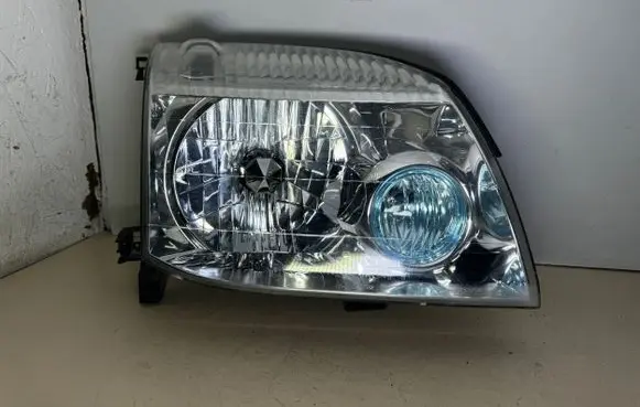 Nissan X-Trail T30 Headlight/headlamp
