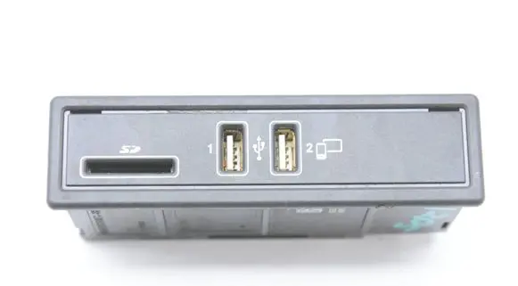 Mercedes-Benz C W205 USB socket connector A2138200400 TYV165 25042019
