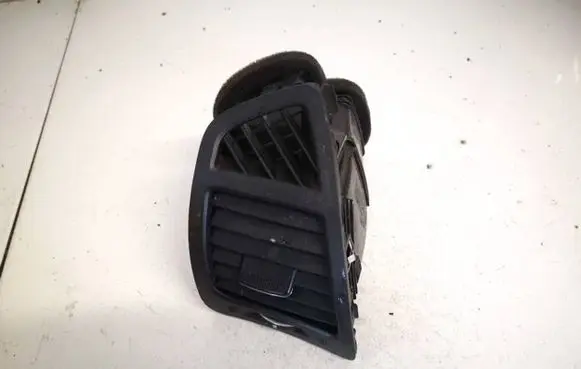 KIA Sorento Dash center air vent grill 974902p000 97490-2p000