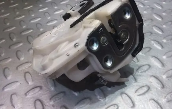 Mazda 6 Front door lock H76H78R2