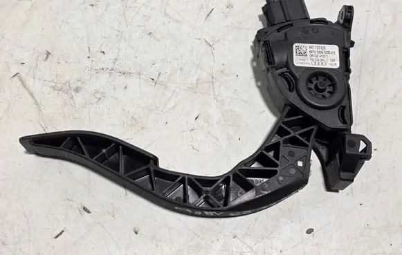 Audi A6 S6 C6 4F Accelerator throttle pedal 8K1723523