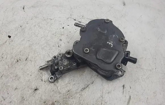 Audi A4 S4 B5 8D Vacuum pump 