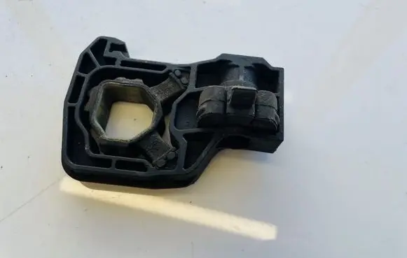 BMW 5 F10 F11 Radiator mount bracket 7575248