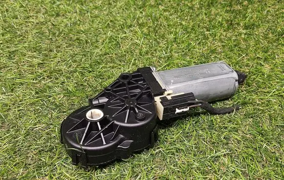 Audi A8 S8 D3 4E Seat adjustment motor 0390203222 8320252