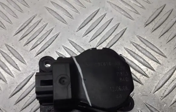 Ford C-MAX I Air flap motor/actuator 3M5H-19E616-AB
