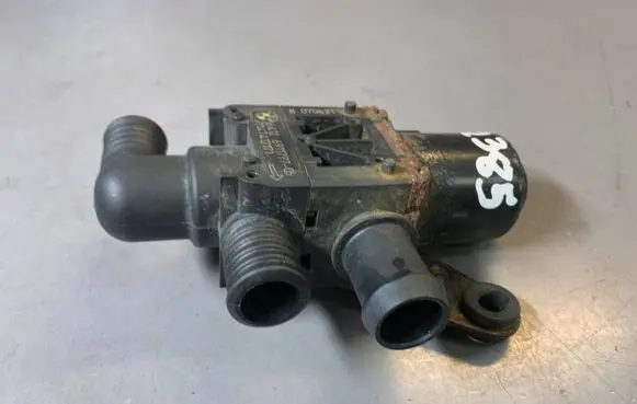 BMW 5 E60 E61 Coolant heater control valve 6911797 64126911797