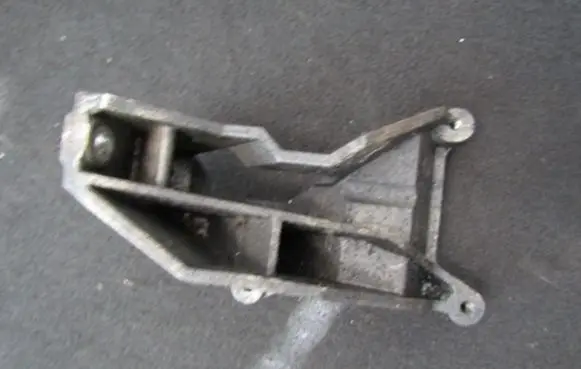 Skoda Octavia Mk1 (1U) Engine mounting bracket 038129723f