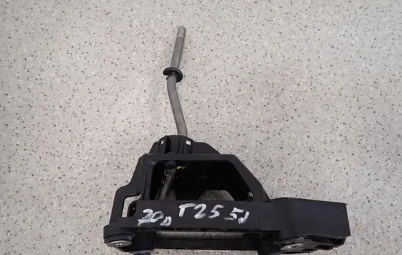 Toyota Avensis T250 Gear shifter/selector 