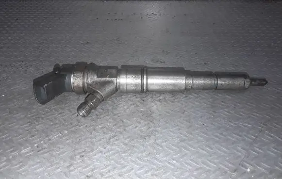 BMW 5 E60 E61 Fuel injector 0445110216
