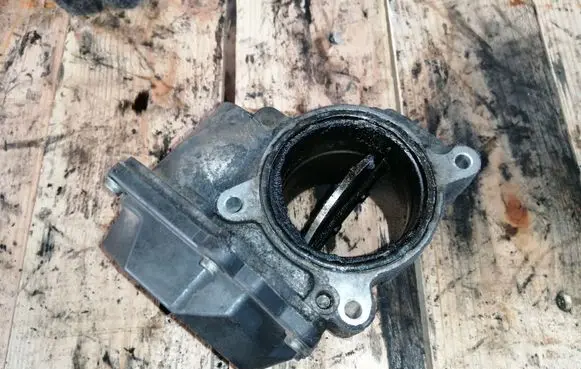 Volkswagen Multivan T5 Throttle valve 076128063A