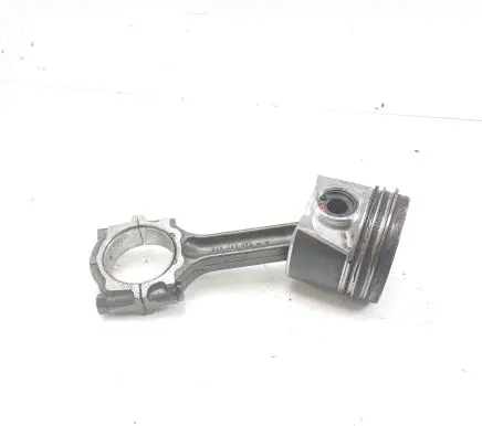 Nissan Navara D40 Piston with connecting rod