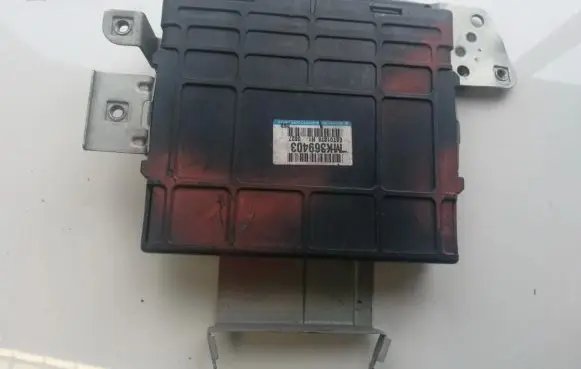 Mitsubishi Pajero Engine control unit/module MK369403 E6T01376