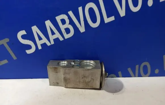 Volvo V70 Air conditioning (A/C) expansion valve 31101177