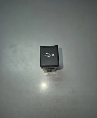 Toyota RAV 4 (XA50) USB socket connector 8619042031