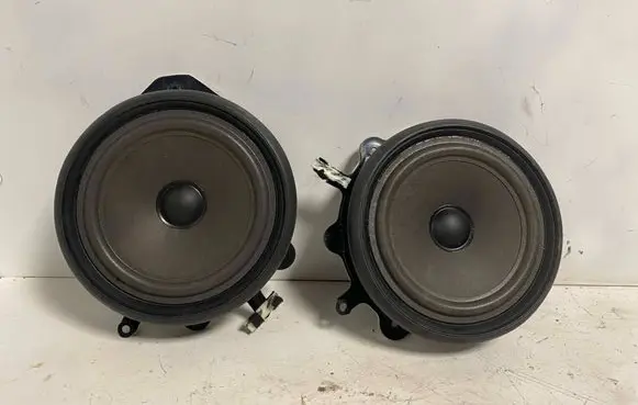 Audi A4 S4 B7 8E 8H Front door speaker 8E0035411 1466125