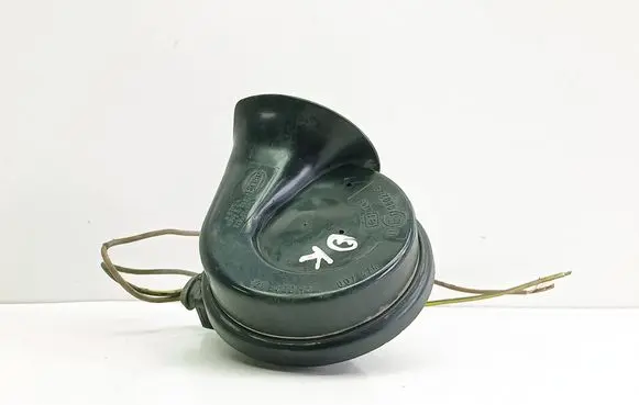 Audi A4 S4 B6 8E 8H Horn signal E1000209