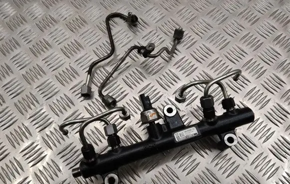 Citroen DS5 Fuel main line pipe 9681909680