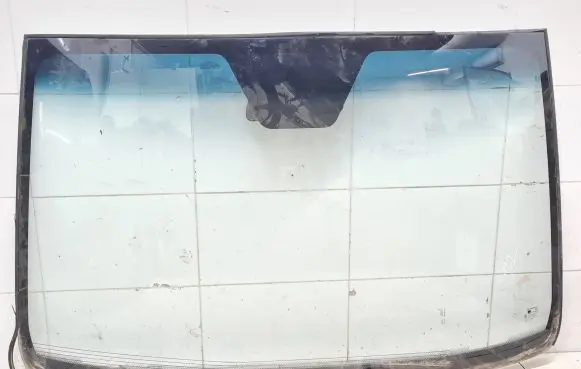 SsangYong Kyron Front windscreen/windshield window AS1