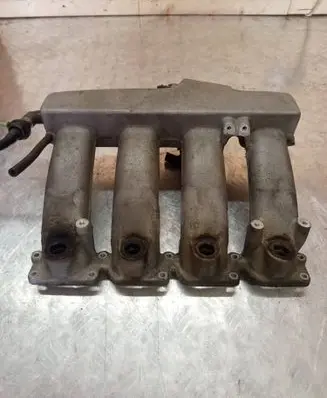 Volkswagen PASSAT B5 Intake manifold 058133223D 156488