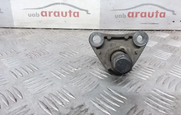Volvo V70 Engine mount bracket 9203967 13541