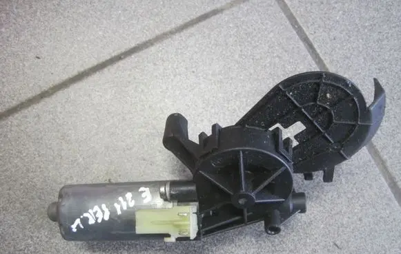Mercedes-Benz E W211 Seat adjustment motor A2118203142