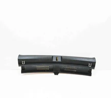 Trunk/boot sill cover protection