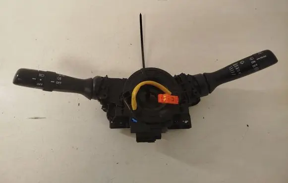 Toyota Yaris Wiper turn signal indicator stalk/switch 0D09017F143