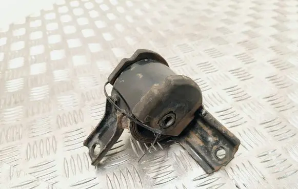 Peugeot 4008 Engine mount bracket