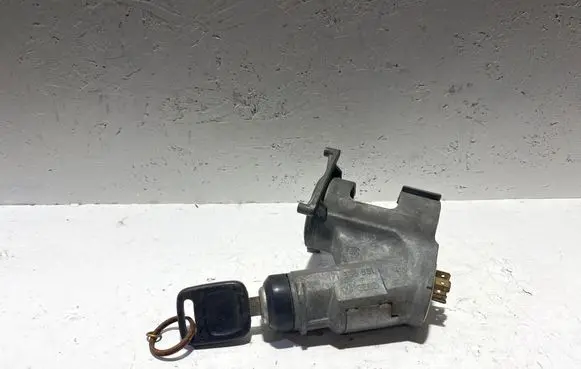 Volkswagen Jetta I Ignition lock 171905851
