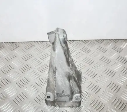 Mercedes-Benz CLK A209 C209 Engine mounting bracket A6112230804