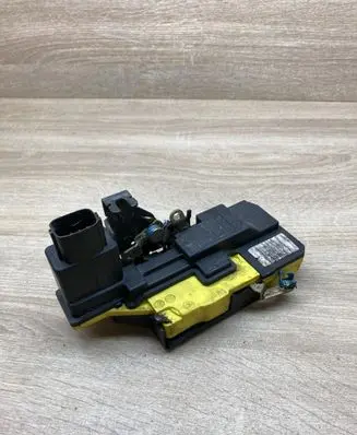 Volvo XC90 Rear door lock 8650553